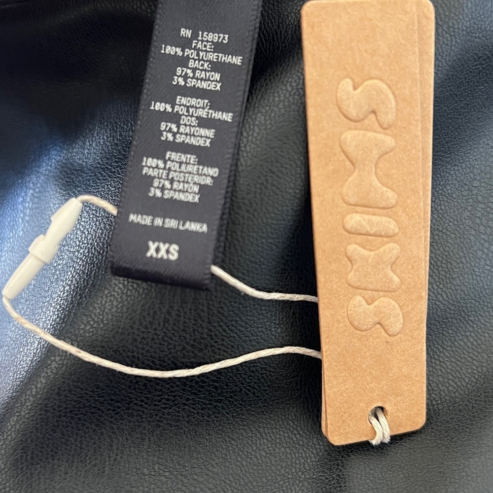 SKIMS Sleek Black Faux Leather Leggings - Picture 5 of 6